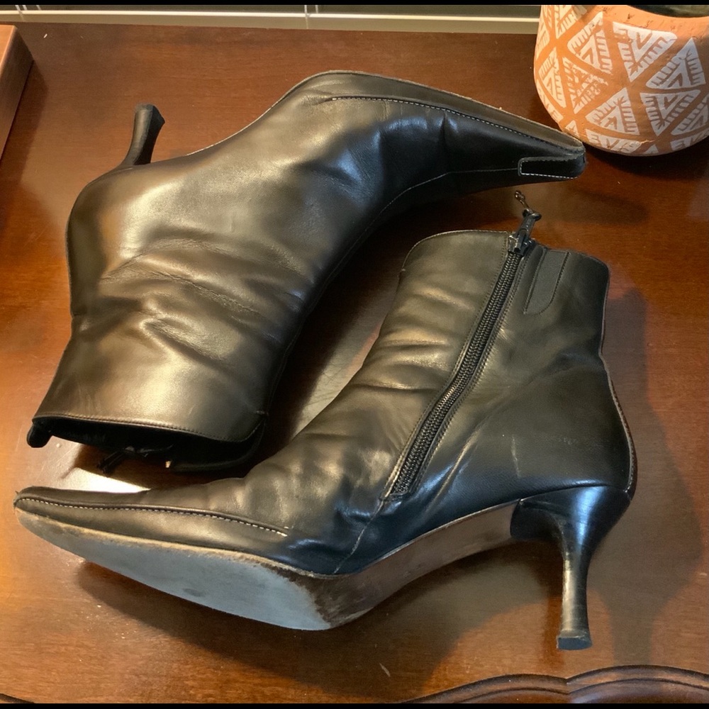 Black Donald J. Pliner Heeled Booties